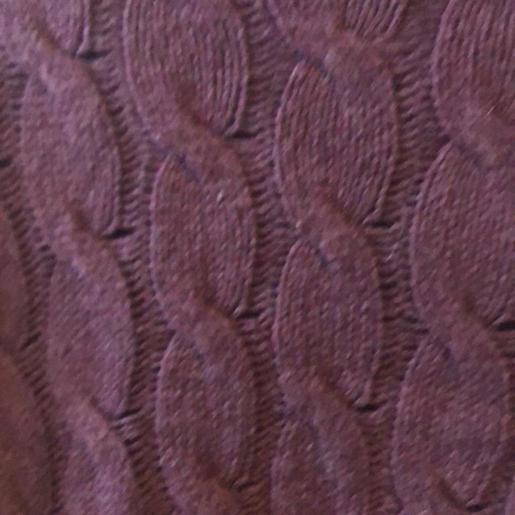 American eagle maroon cable knit sweater - Picture 2 of 2